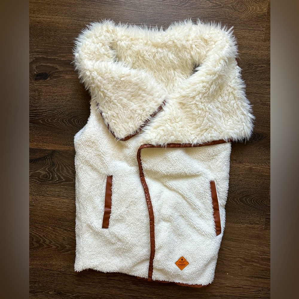 Simply southern cozy sweater vest. White fuzzy brown trim.